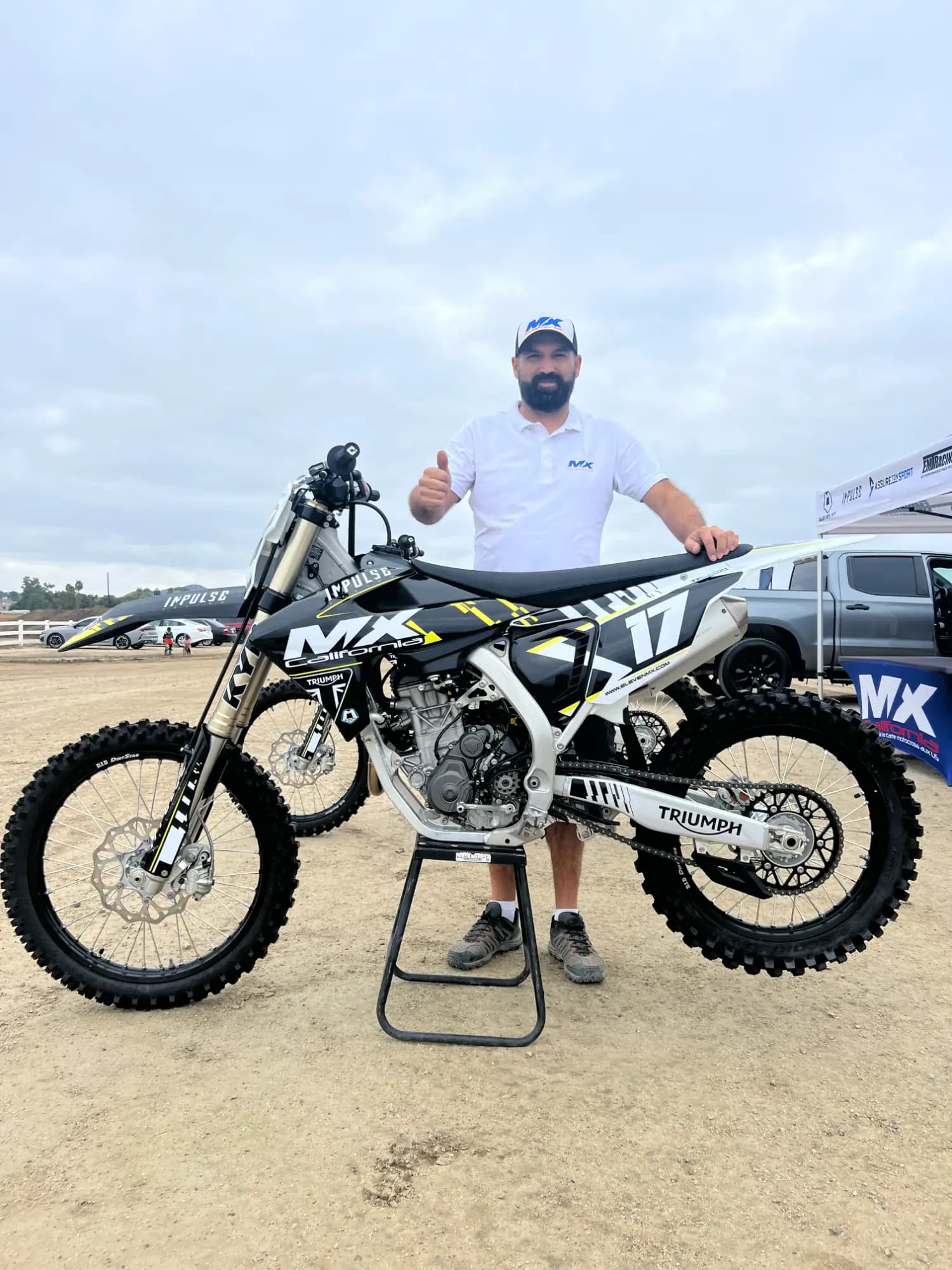 Benoit, cofondateur, avec une Triumph TF250X