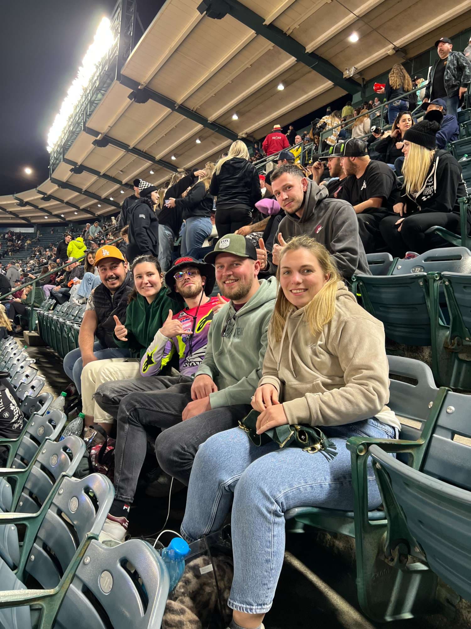 L'équipe MX California sur un événement Supercross